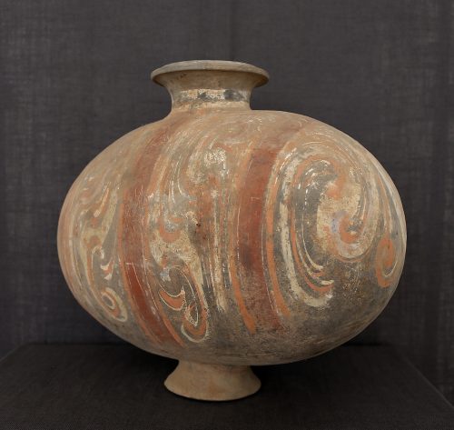 Vase polychrome Han en forme de cocon – Image 3