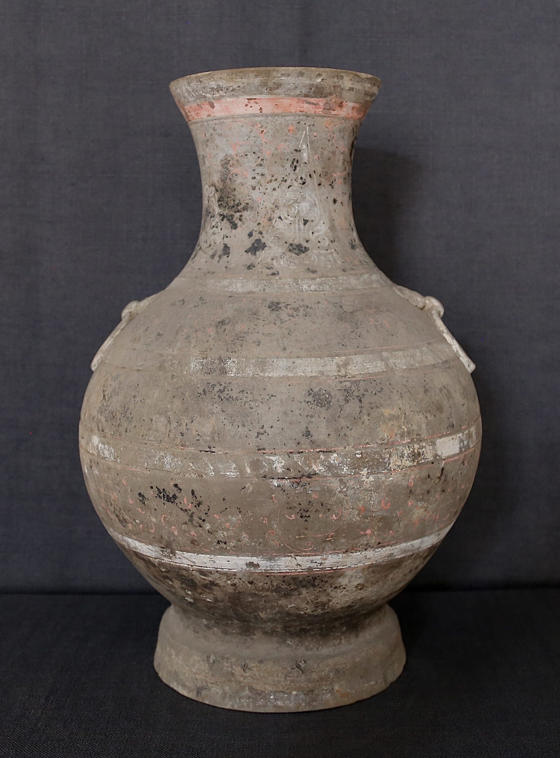 Hu painted vase with a taotie mask - Image 3