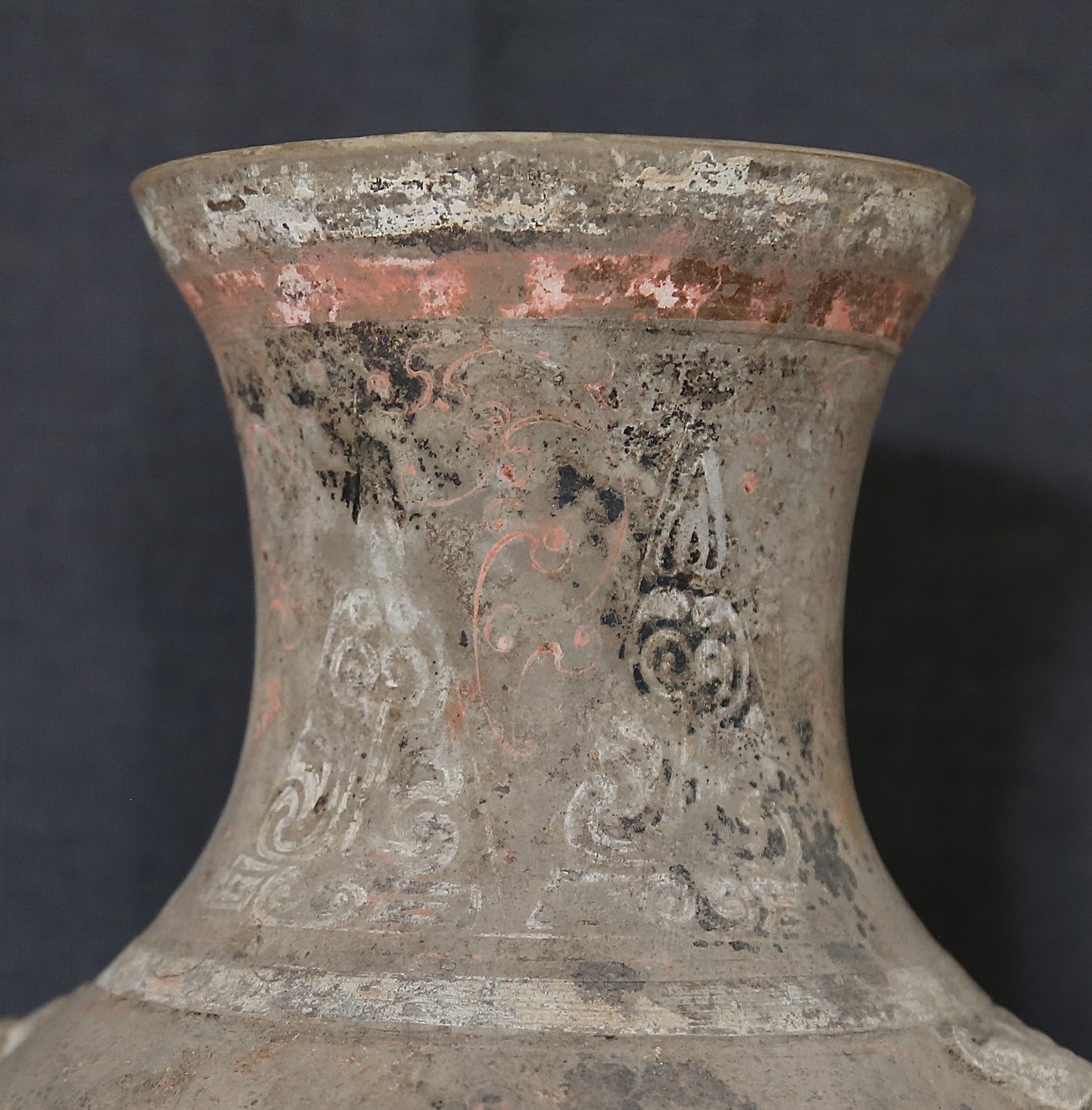 Hu painted vase with a taotie mask - Image 5