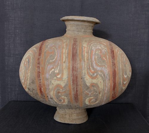 Vase cocon au décor polychrome peint