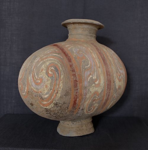 Vase cocon au décor polychrome peint – Image 3