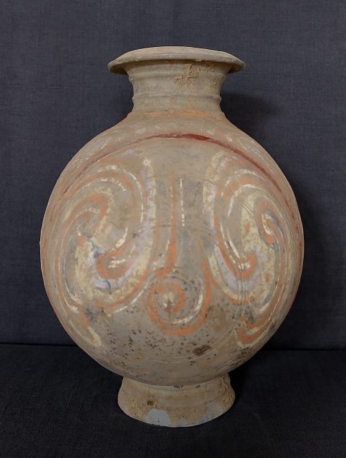 Vase cocon au décor polychrome peint – Image 4
