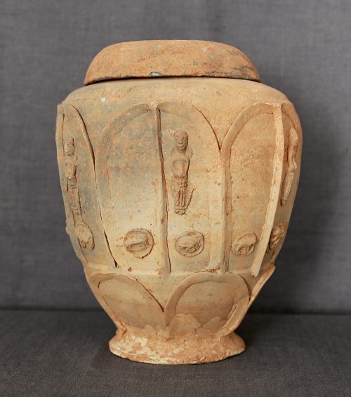 Yunnan vase with zodiac animals patterns