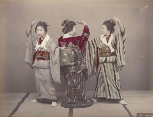 Trois apprenties geisha dansant