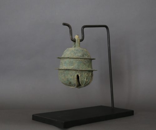 Angkorian Elephant bell in bronze - Image 4