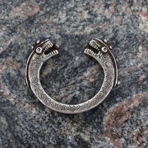 Paire de bracelets en argent au décor de dragons – Image 3