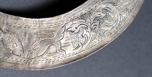 Flat ethnic torque with zoomorphic pattern - Image 3