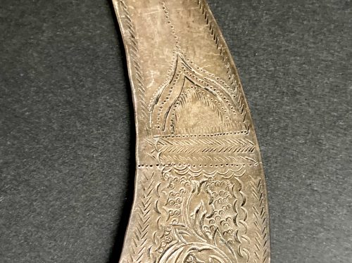 Flat ethnic torque with zoomorphic pattern - Image 4