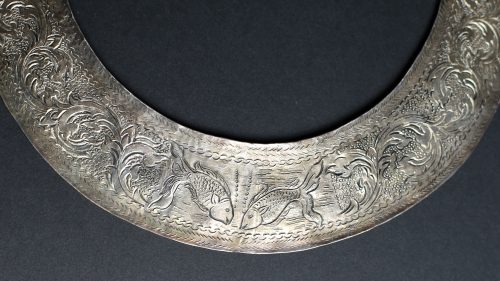 Flat ethnic torque with zoomorphic pattern - Image 2
