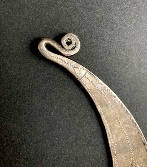 Flat ethnic torque with zoomorphic pattern - Image 5