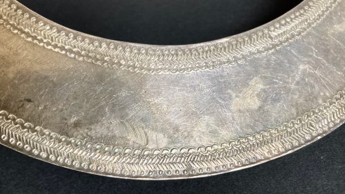 Flat ethnic torque with geometrical pattern - Image 5