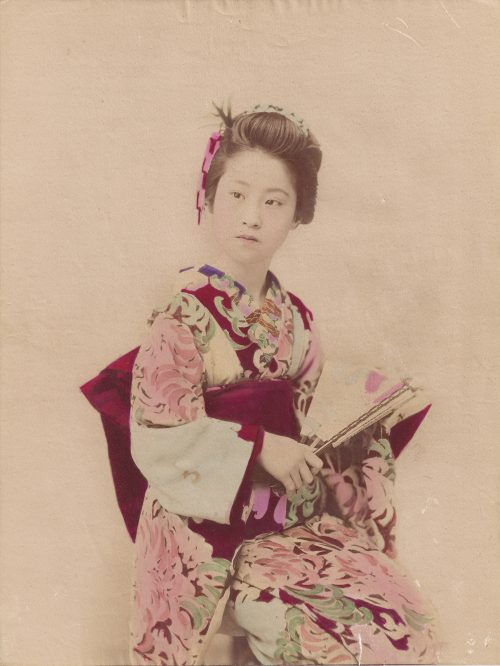 Portrait d'une jeune femme en kimono